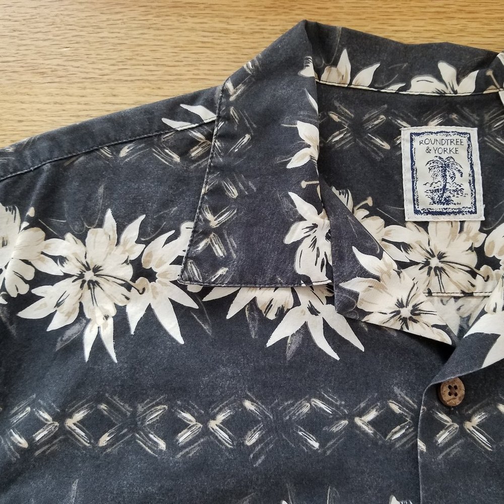 ROUNDTREE & YORKE Mens Short Sleeve Shirt Sz M tropical Hawaiian floral